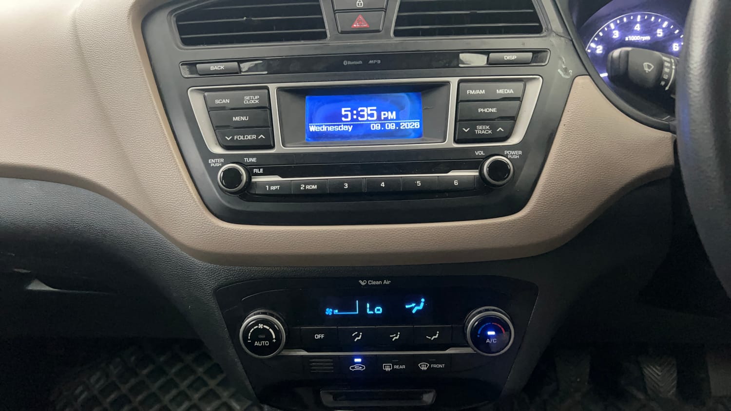 Used 2016 Hyundai Elite i20 Sportz 1.2 Petrol Manual interior MUSIC SYSTEM & AC CONTROL VIEW