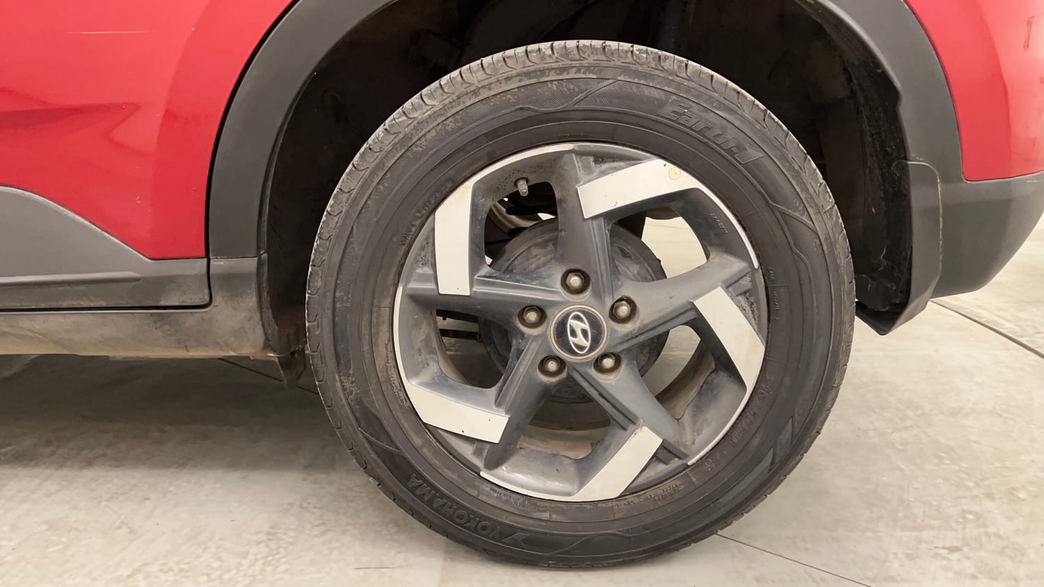 Used 2019 Hyundai Venue SX Plus 1.0 Turbo DCT Petrol Automatic tyres LEFT REAR TYRE RIM VIEW