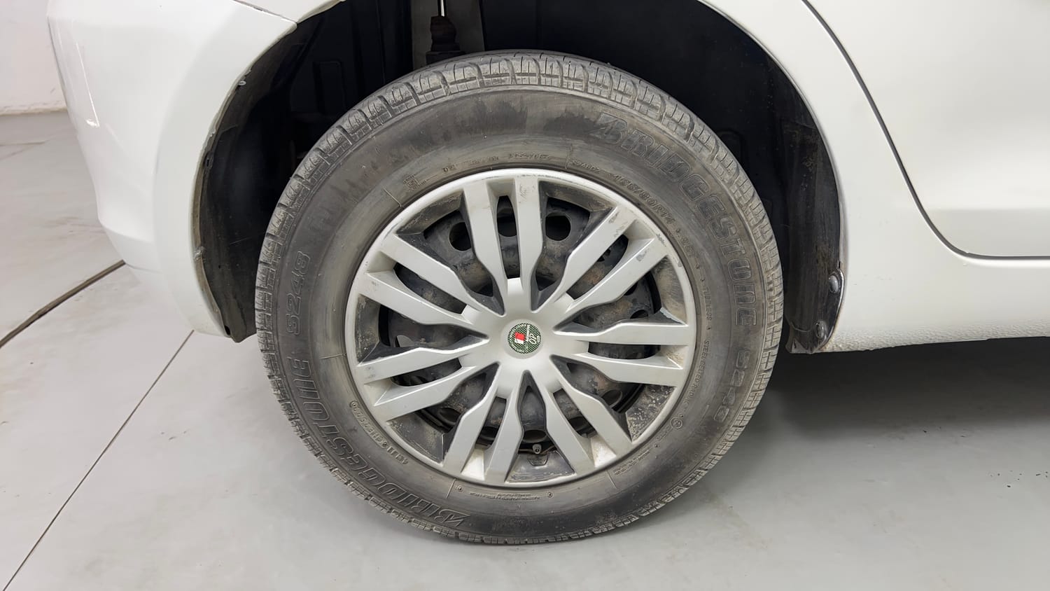Used 2017 Maruti Suzuki Swift VXi Petrol Manual tyres RIGHT REAR TYRE RIM VIEW