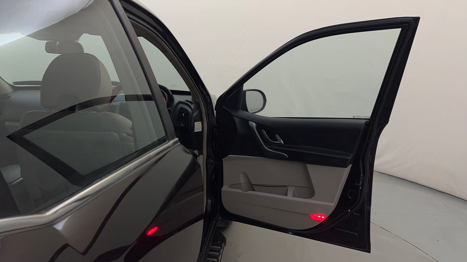 Used 2017 Mahindra XUV500 W10 AT Diesel Automatic interior RIGHT FRONT DOOR OPEN VIEW
