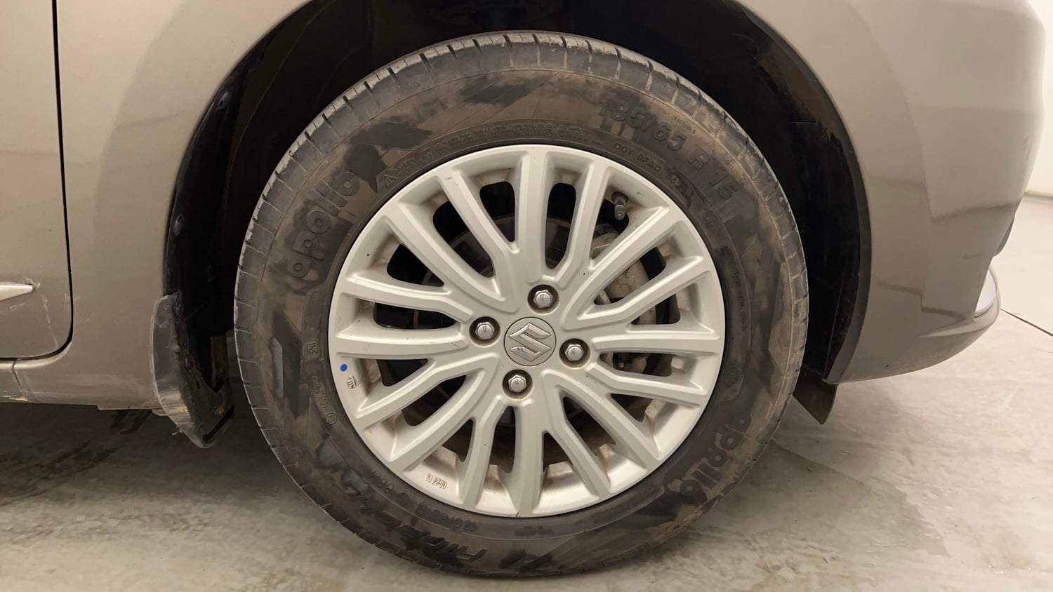 Used 2022 Maruti Suzuki Dzire ZXi CNG Cng Manual tyres RIGHT FRONT TYRE RIM VIEW