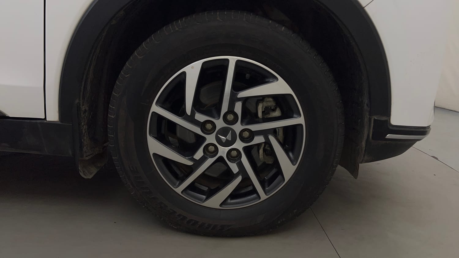 Used 2024 Mahindra XUV 300 W8 (O) 1.2 Petrol Petrol Manual tyres RIGHT FRONT TYRE RIM VIEW