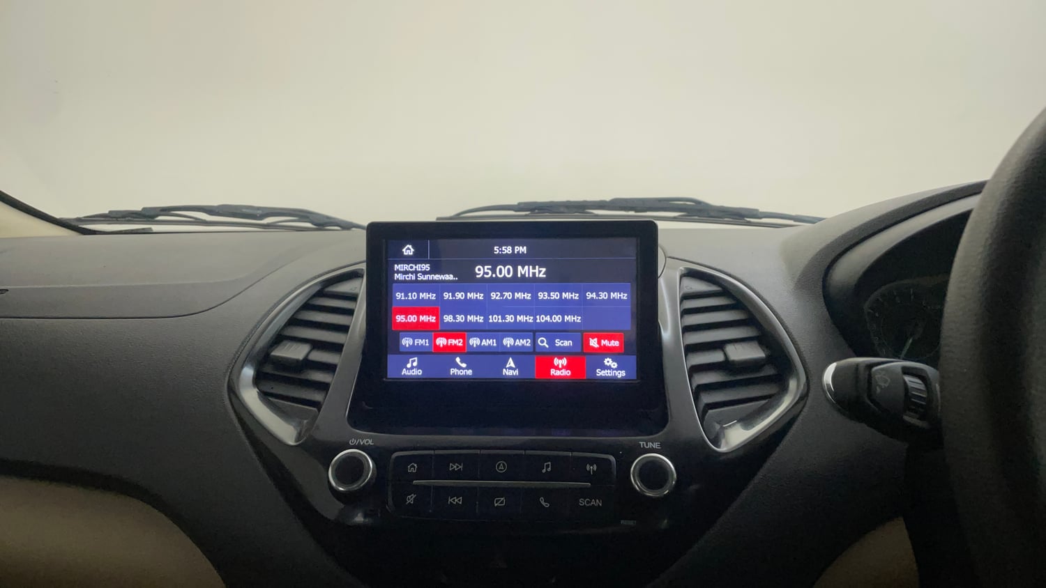 Used 2020 Ford Figo Aspire Titanium 1.2 Ti-VCT Petrol Manual top_features Integrated (in-dash) music system