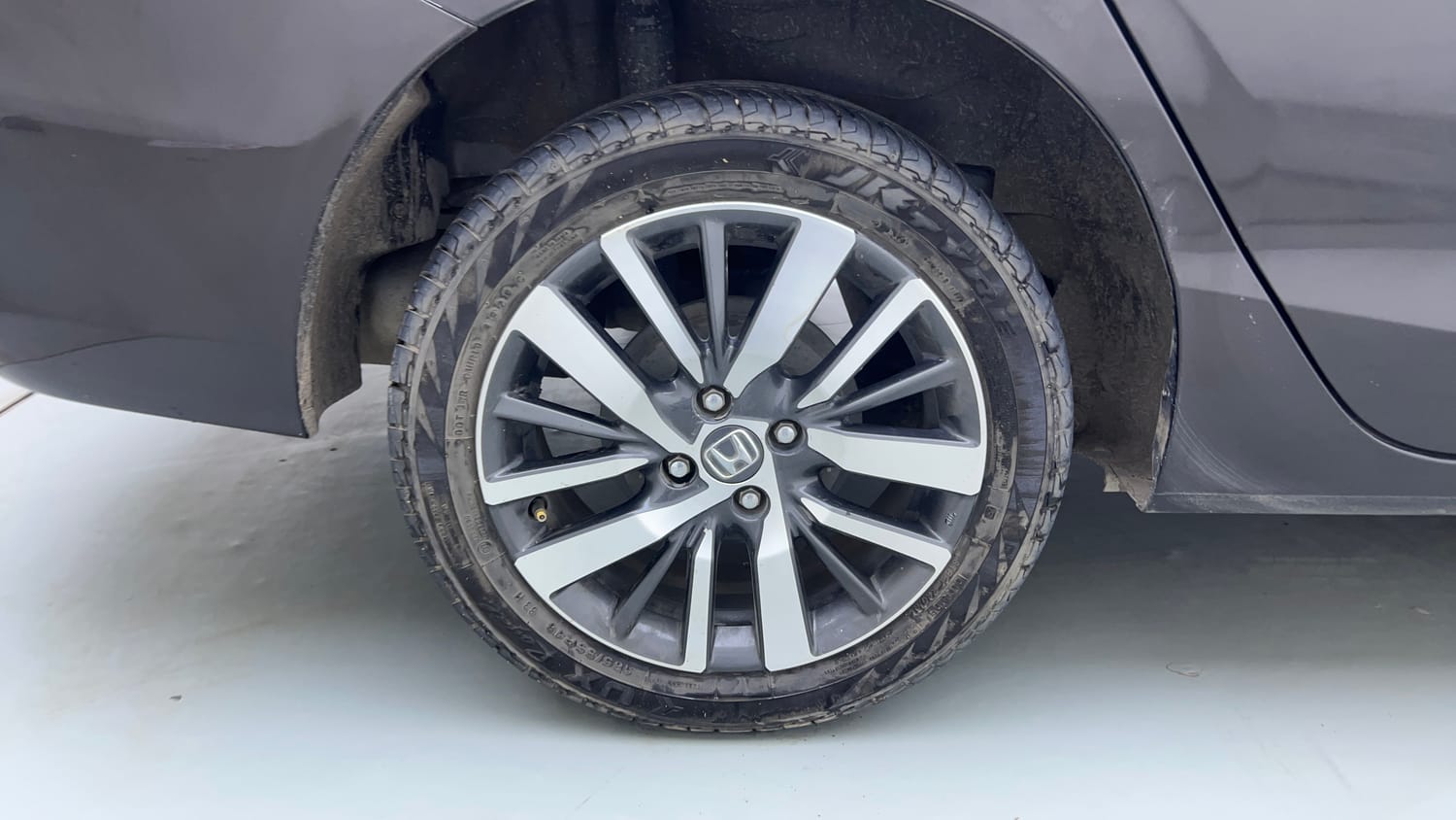Used 2021 Honda City ZX CVT Petrol Petrol Automatic tyres RIGHT REAR TYRE RIM VIEW