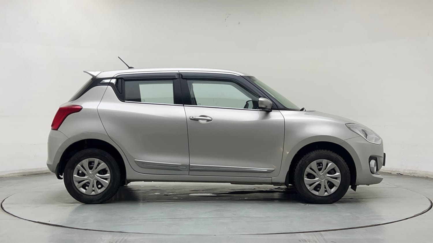 Used 2022 Maruti Suzuki Swift VXi Petrol Manual exterior RIGHT SIDE VIEW