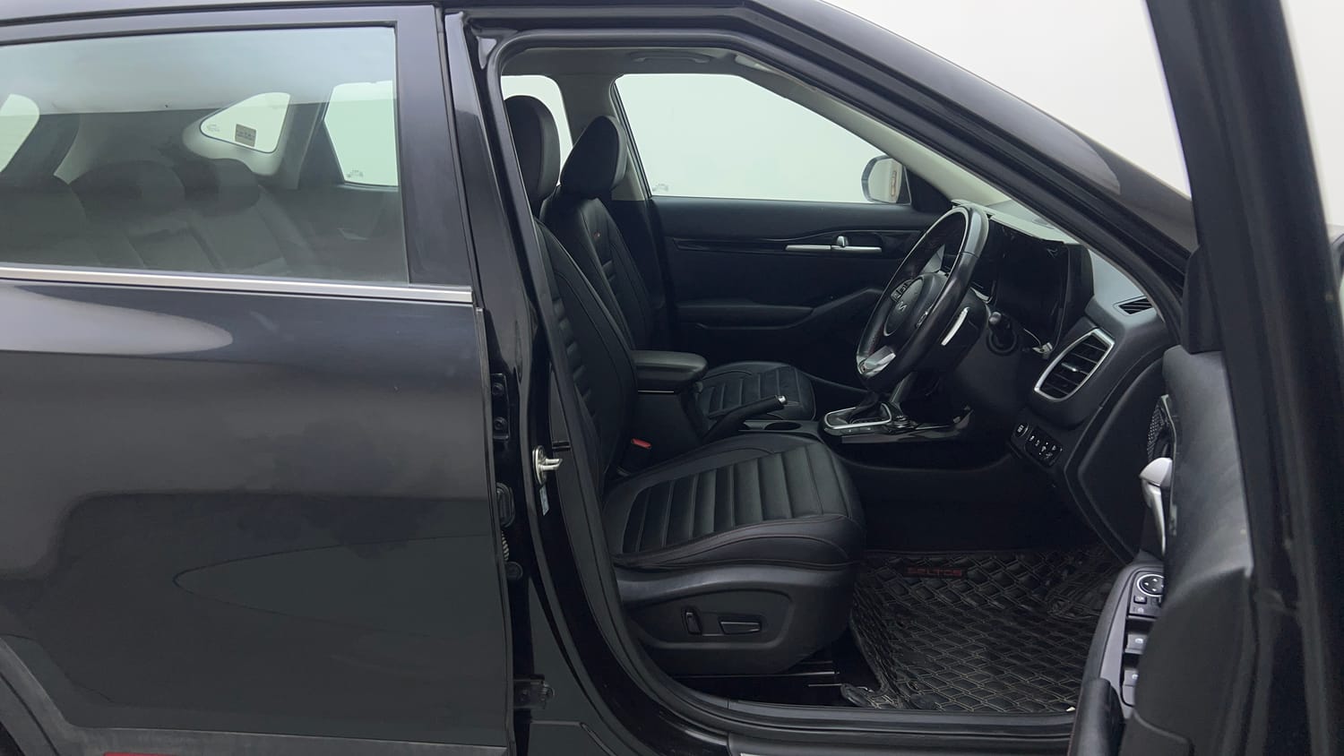 Used 2022 Kia Seltos GTX Plus 1.5 Diesel AT Diesel Automatic interior RIGHT SIDE FRONT DOOR CABIN VIEW