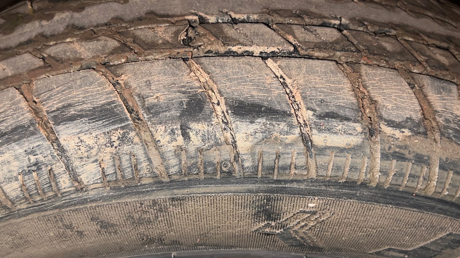 Used 2017 Maruti Suzuki Celerio VXi AMT Petrol Automatic tyres LEFT FRONT TYRE TREAD VIEW