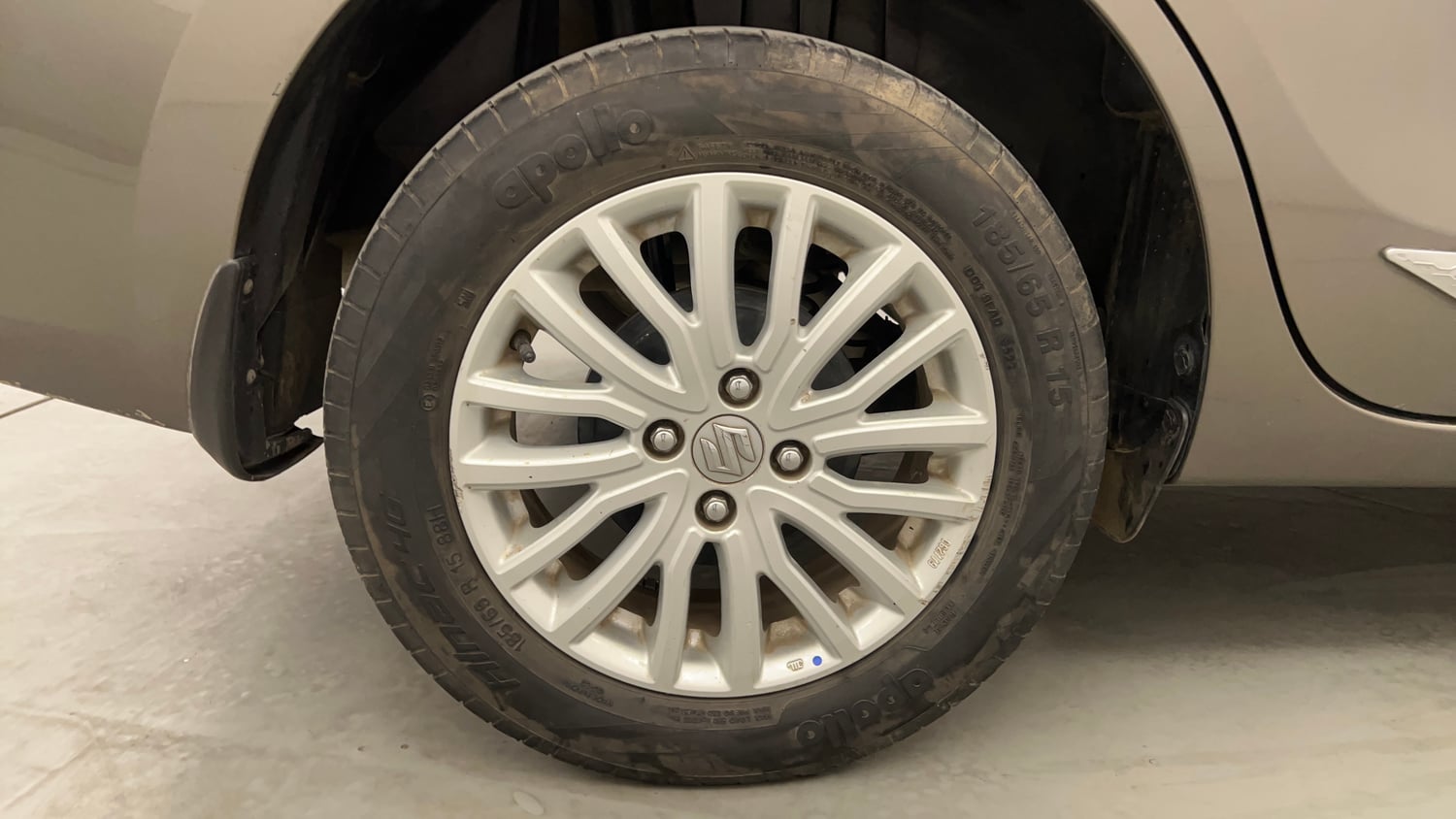 Used 2022 Maruti Suzuki Dzire ZXi CNG Cng Manual tyres RIGHT REAR TYRE RIM VIEW