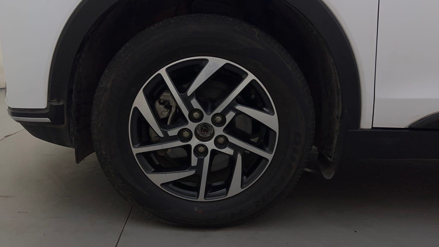 Used 2024 Mahindra XUV 300 W8 (O) 1.2 Petrol Petrol Manual tyres LEFT FRONT TYRE RIM VIEW