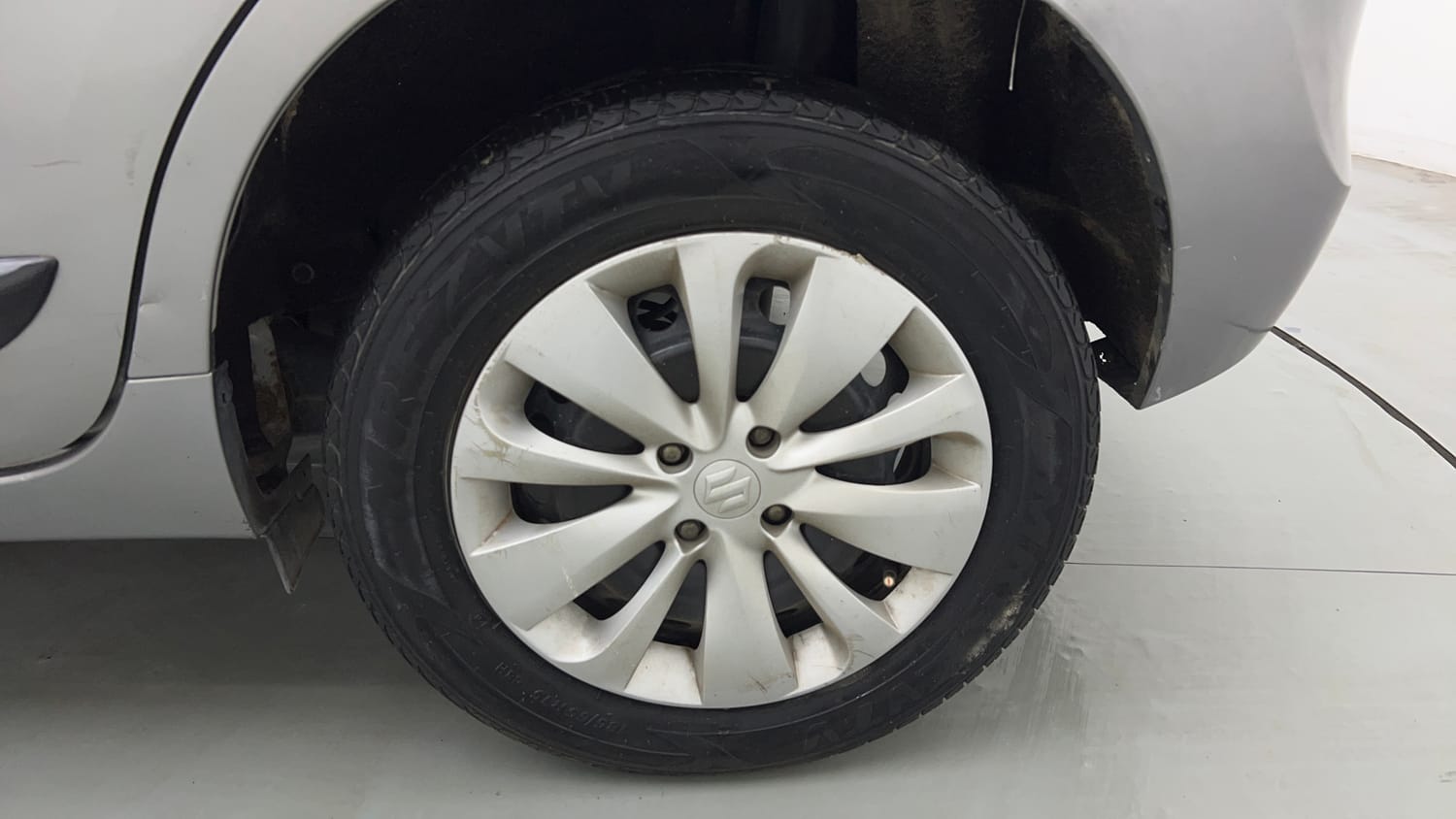 Used 2017 Maruti Suzuki Baleno Delta 1.2 Petrol Manual tyres LEFT REAR TYRE RIM VIEW