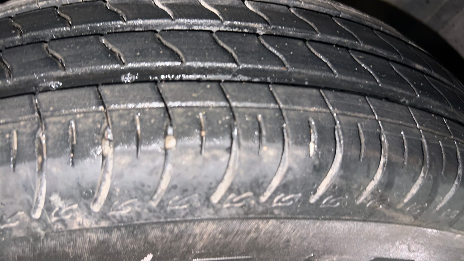 Used 2012 Maruti Suzuki Swift Dzire LXi 1.2 BS-IV Petrol Manual tyres RIGHT FRONT TYRE TREAD VIEW