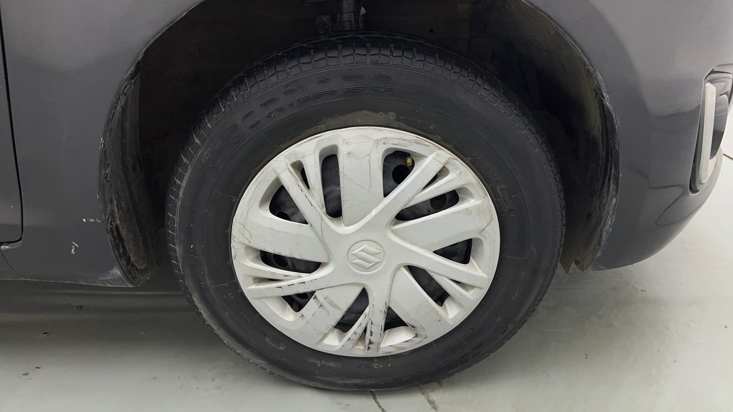 Used 2015 Maruti Suzuki Swift VXi Petrol Manual tyres RIGHT FRONT TYRE RIM VIEW