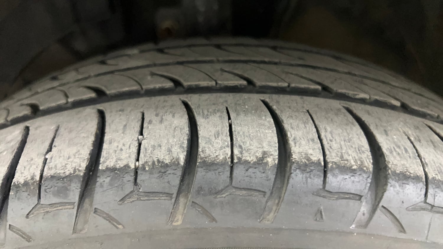 Used 2020 Maruti Suzuki Baleno Zeta Petrol Manual tyres LEFT FRONT TYRE TREAD VIEW