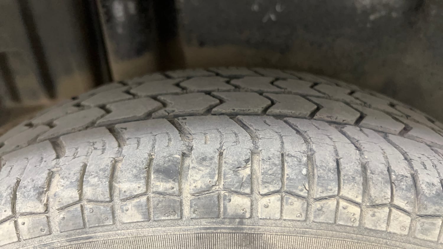 Used 2015 Maruti Suzuki Swift Dzire VXI Petrol Manual tyres RIGHT REAR TYRE TREAD VIEW