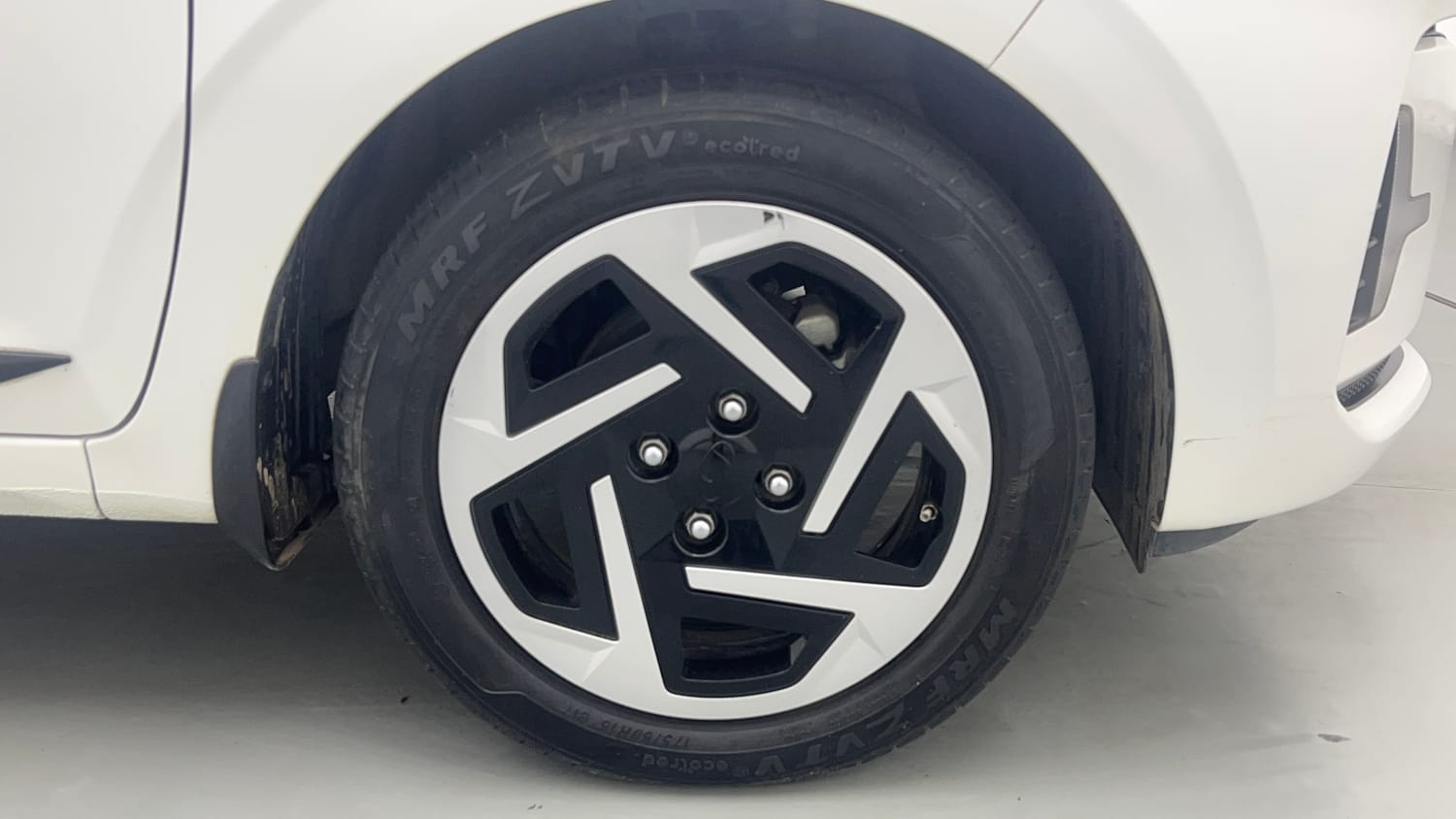 Used 2023 Hyundai Grand i10 Nios Sportz 1.2 Kappa VTVT Petrol Manual tyres RIGHT FRONT TYRE RIM VIEW