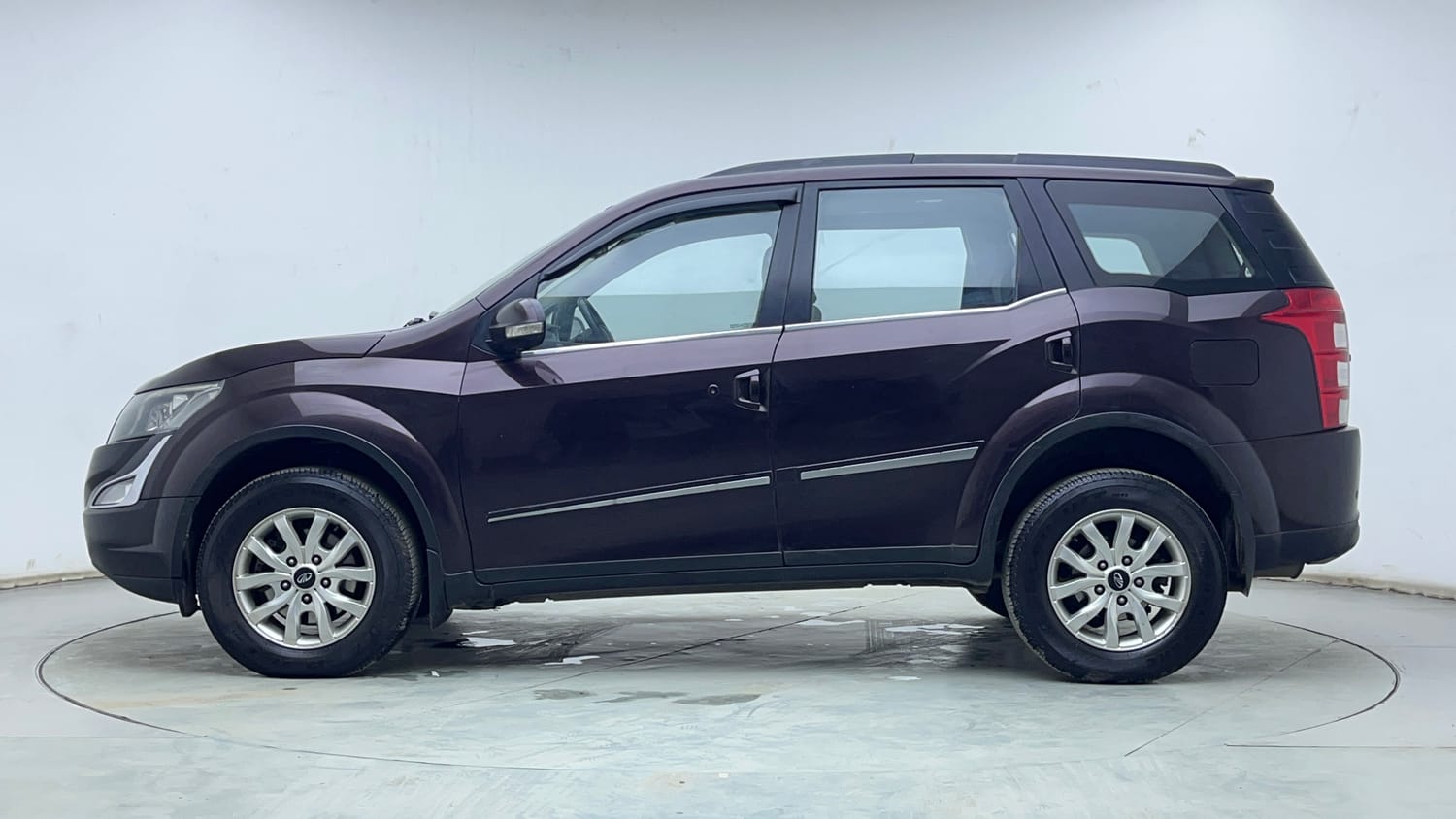 Used 2016 Mahindra XUV500 W10 AT Diesel Automatic exterior LEFT SIDE VIEW