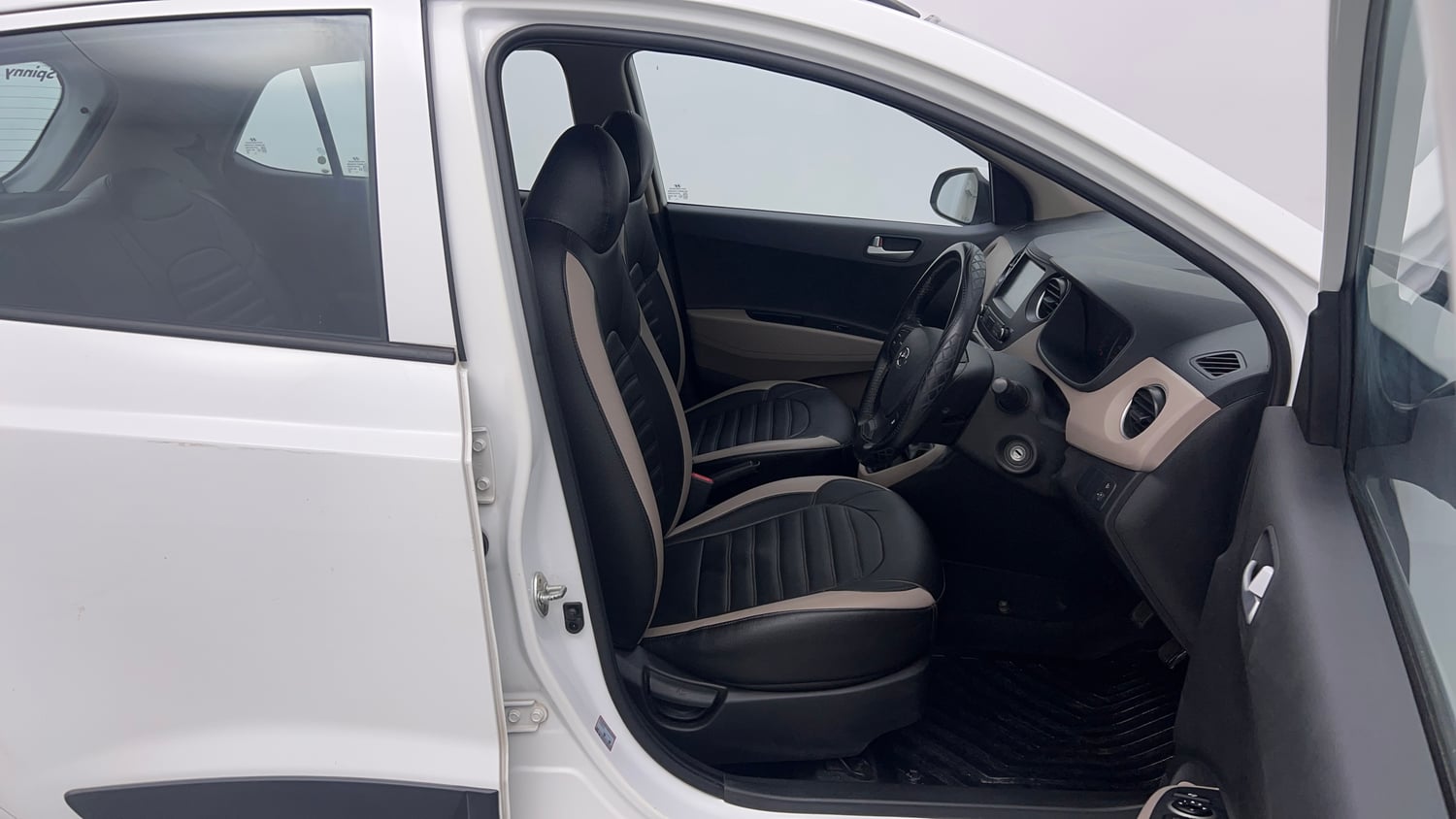 Used 2020 Hyundai Grand i10 Sportz 1.2 Kappa VTVT Petrol Manual interior RIGHT SIDE FRONT DOOR CABIN VIEW