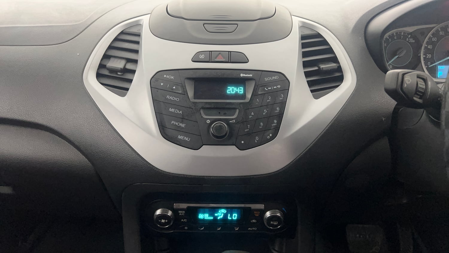 Used 2016 Ford Figo Titanium 1.5 Ti-VCT AT Petrol Automatic interior MUSIC SYSTEM & AC CONTROL VIEW