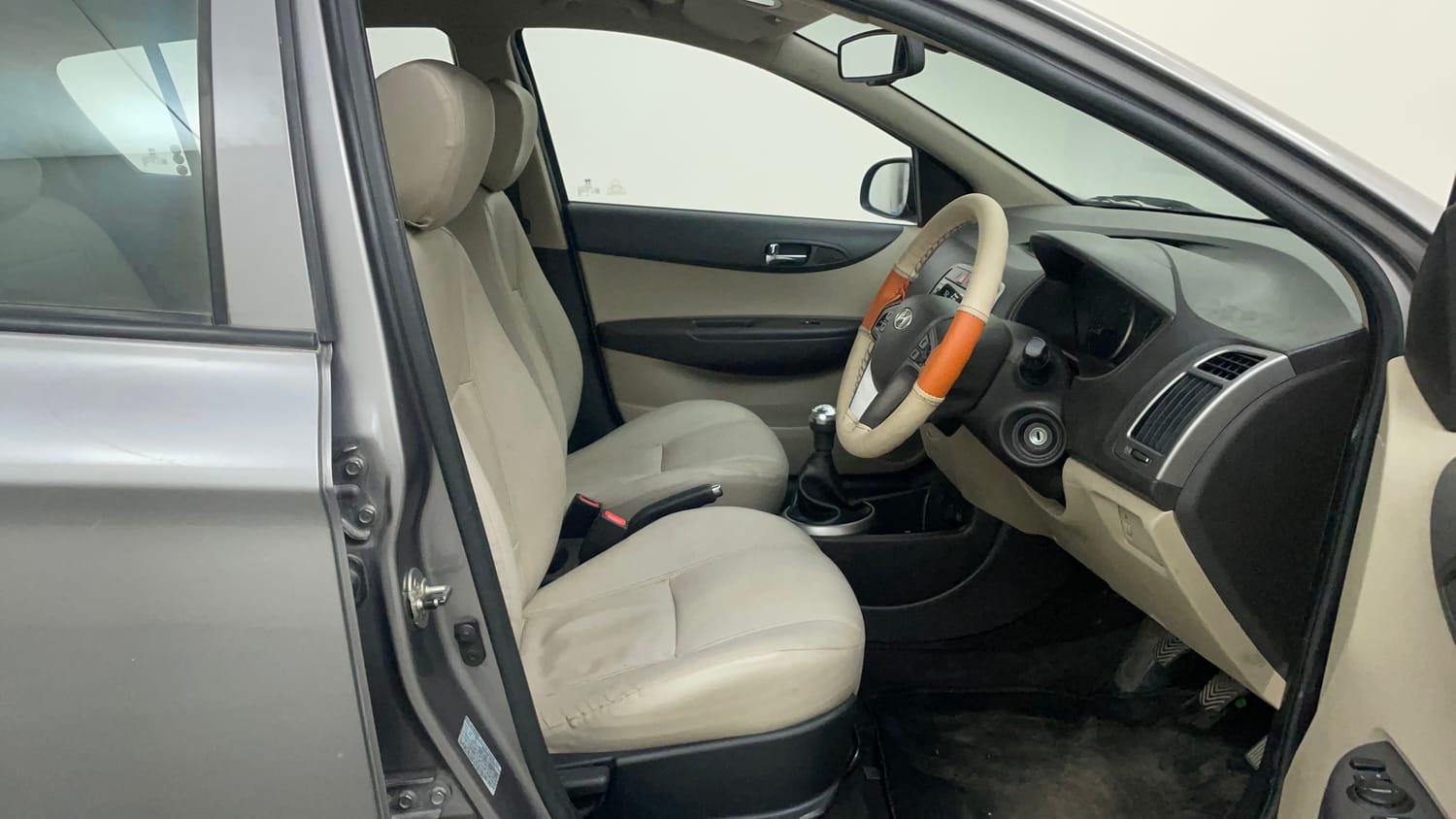 Used 2012 Hyundai i20 Sportz 1.2 Petrol Manual interior RIGHT SIDE FRONT DOOR CABIN VIEW