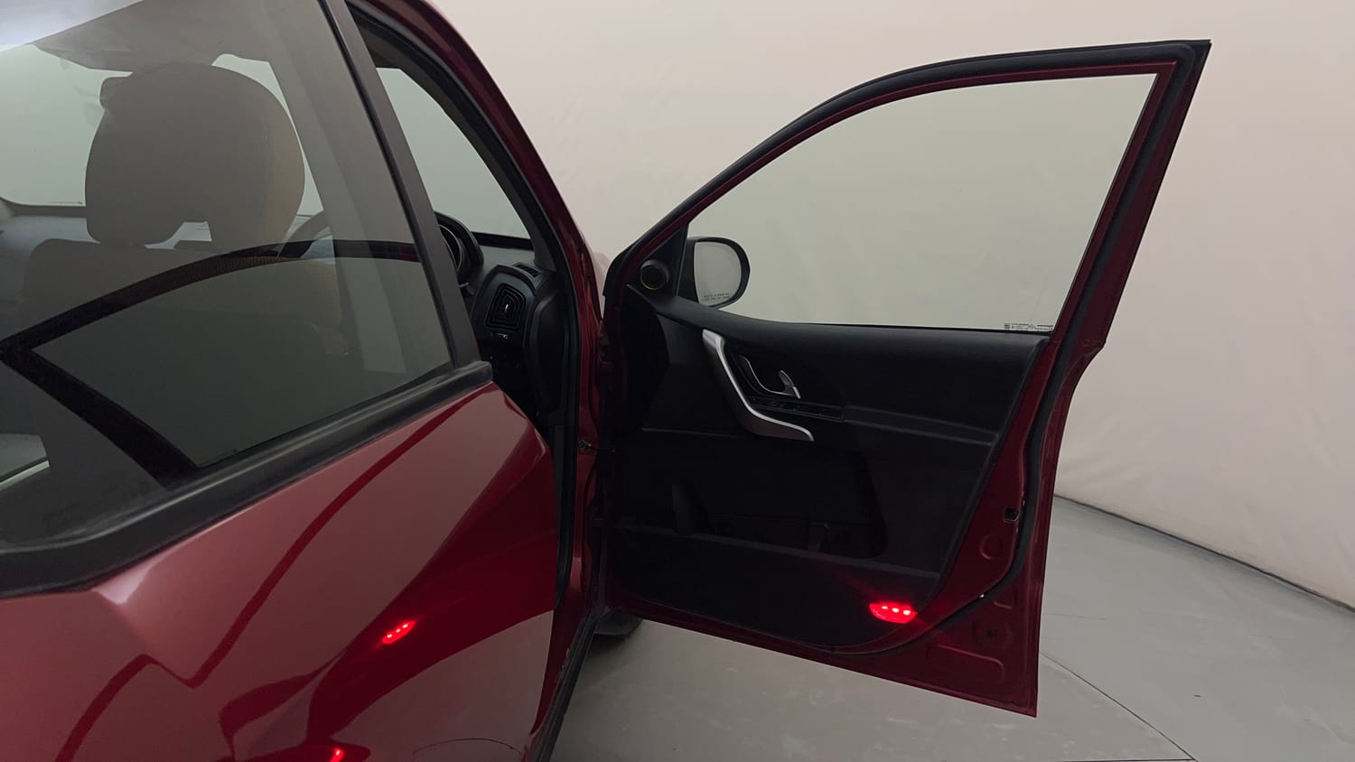 Used 2019 Mahindra XUV500 W9 AT Diesel Automatic interior RIGHT FRONT DOOR OPEN VIEW