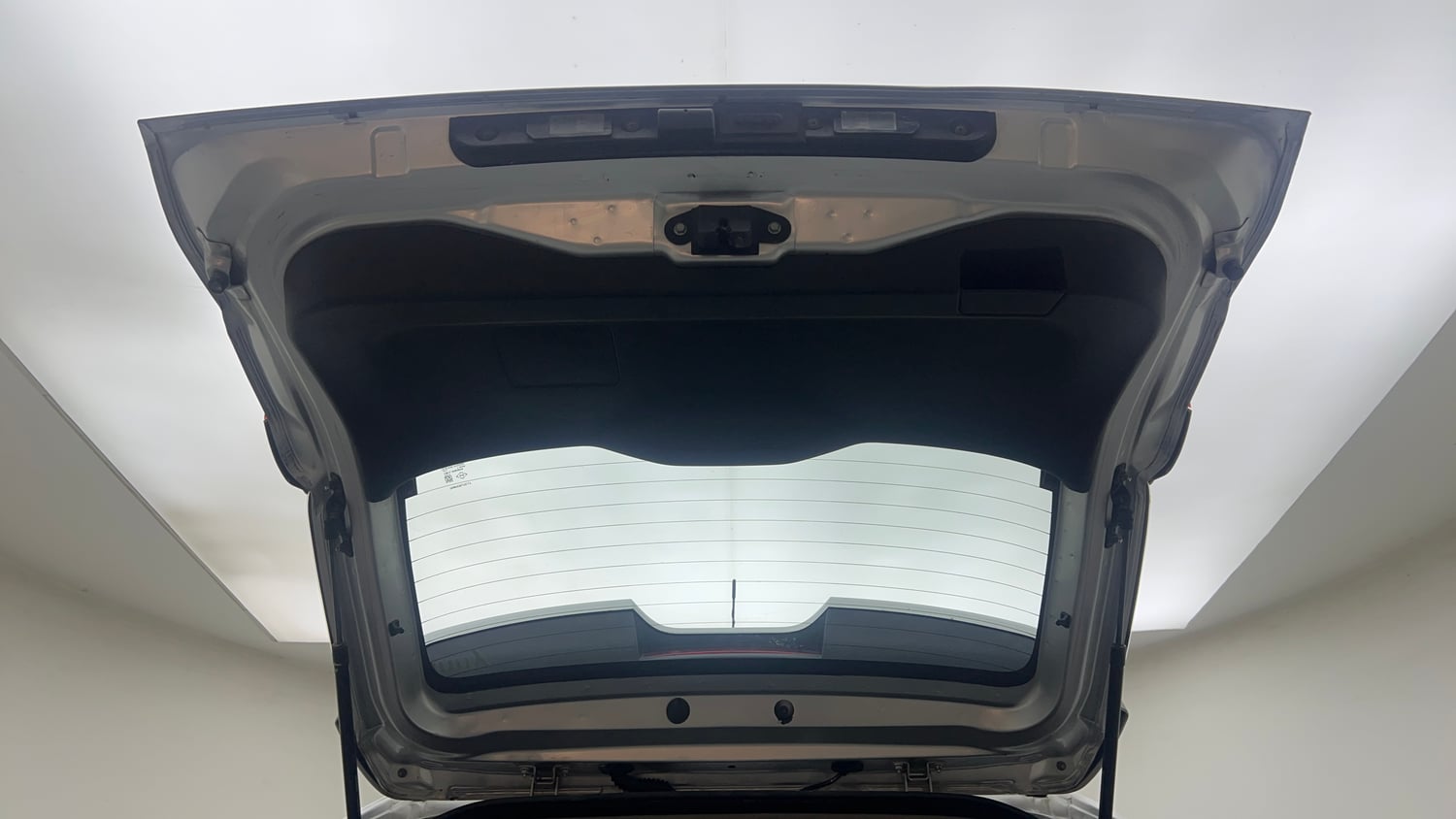 Used 2021 Nissan Magnite XE Petrol Manual interior DICKY DOOR OPEN VIEW
