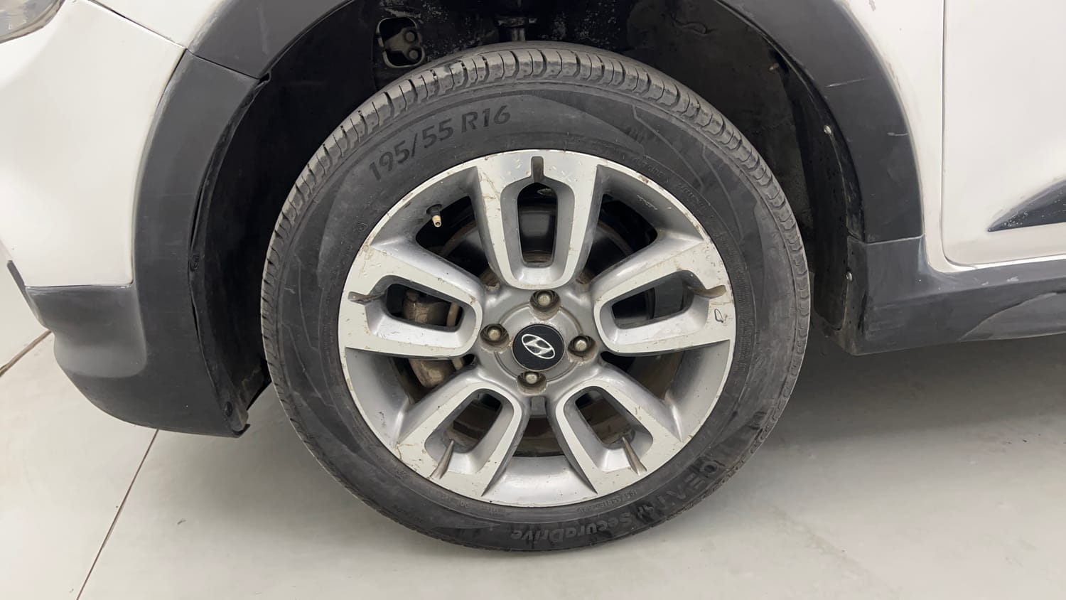 Used 2016 Hyundai i20 Active 1.2 SX Petrol Manual tyres LEFT FRONT TYRE RIM VIEW