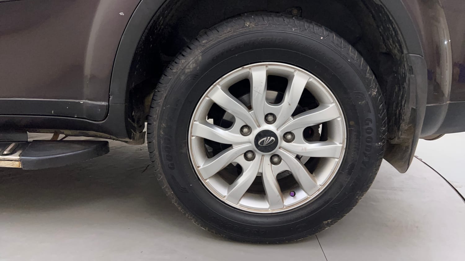 Used 2017 Mahindra XUV500 W10 AT Diesel Automatic tyres LEFT REAR TYRE RIM VIEW