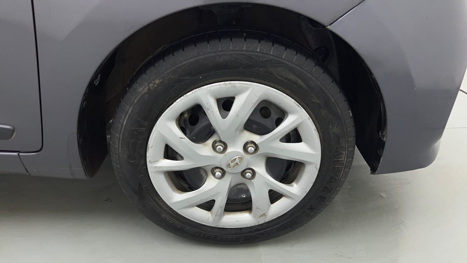 Used 2019 Hyundai Grand i10 Sportz 1.2 Kappa VTVT Petrol Manual tyres RIGHT FRONT TYRE RIM VIEW