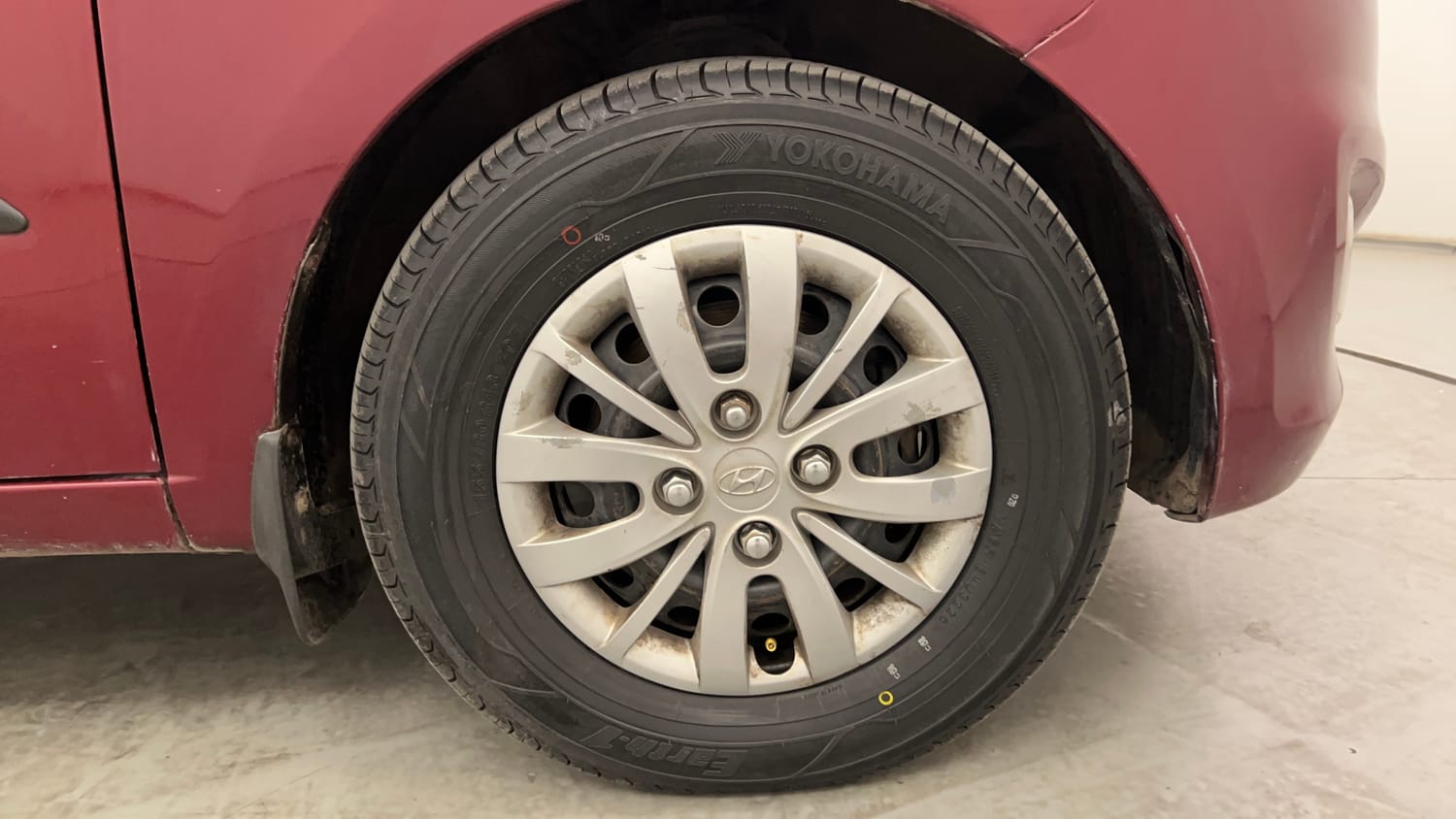 Used 2015 Hyundai i10 Sportz 1.1 iRDE2 Petrol Manual tyres RIGHT FRONT TYRE RIM VIEW