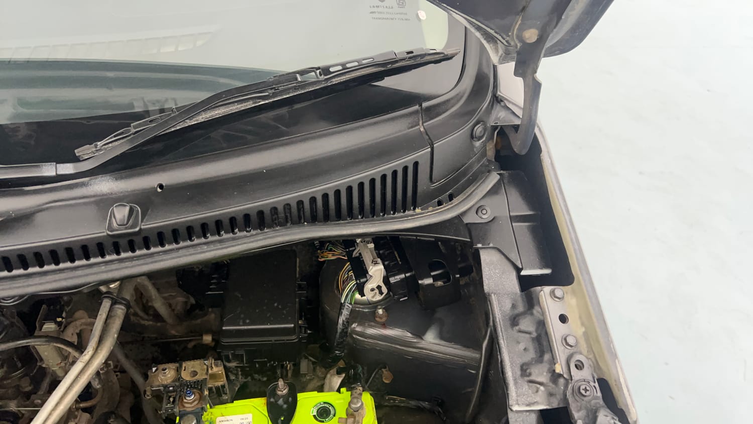 Used 2014 Maruti Suzuki Wagon R LXI Petrol Manual engine ENGINE LEFT SIDE HINGE & APRON VIEW