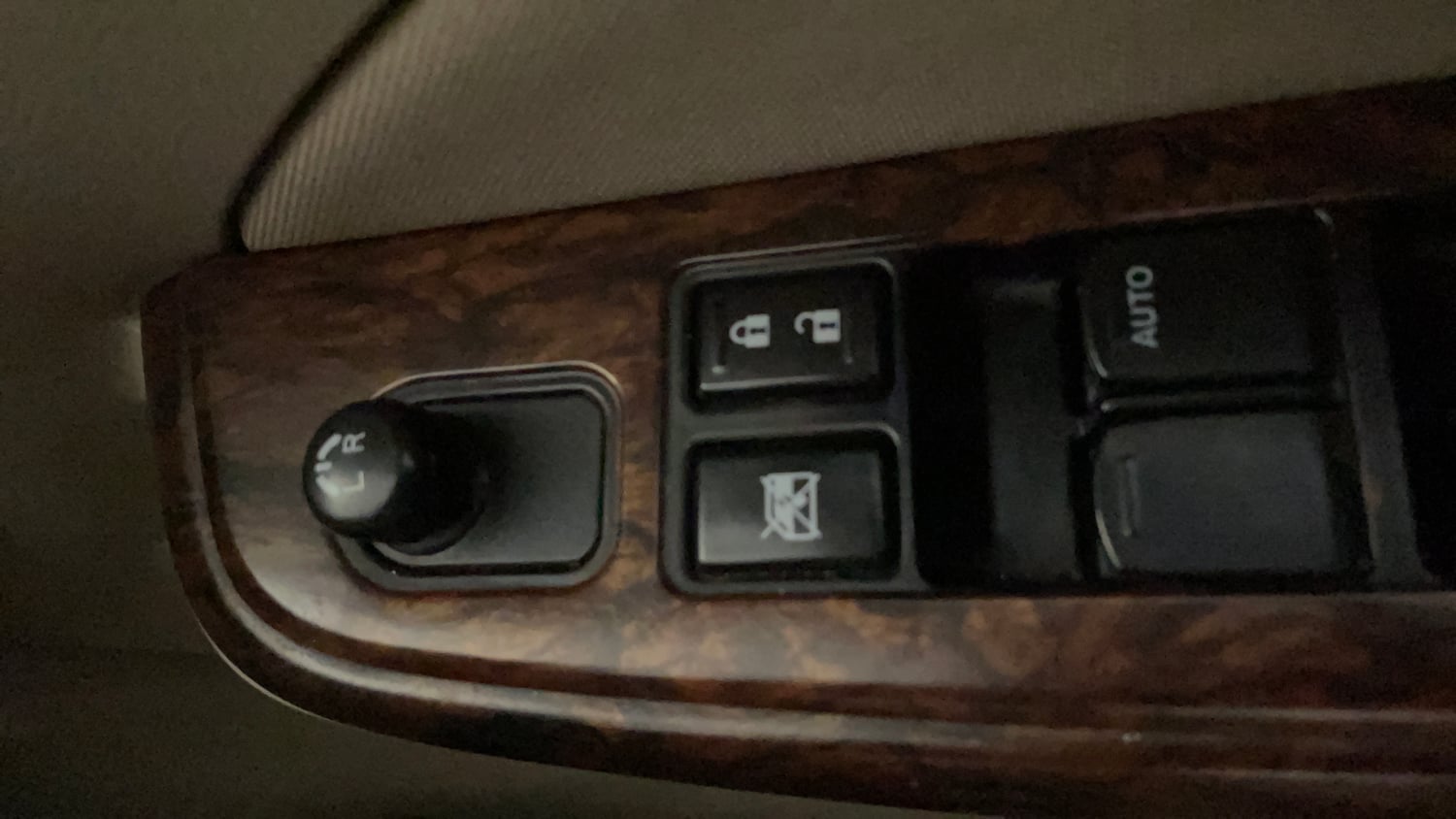 Used 2018 Maruti Suzuki Dzire VXi AMT Petrol Automatic top_features Adjustable ORVM