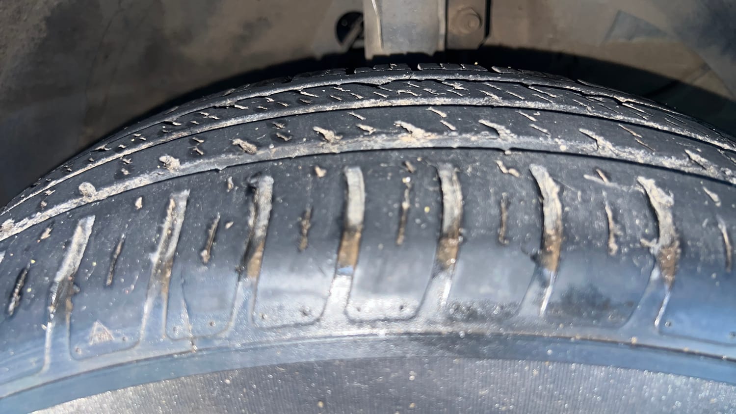 Used 2023 Maruti Suzuki Swift VXi AMT Petrol Automatic tyres RIGHT FRONT TYRE TREAD VIEW