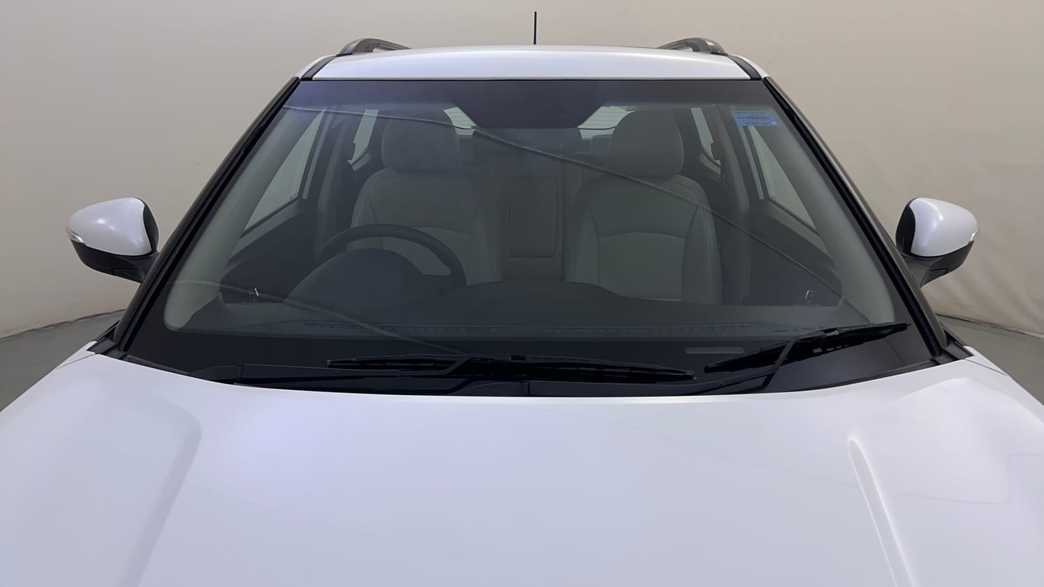 Used 2024 Mahindra XUV 300 W8 (O) 1.2 Petrol Petrol Manual exterior FRONT WINDSHIELD VIEW