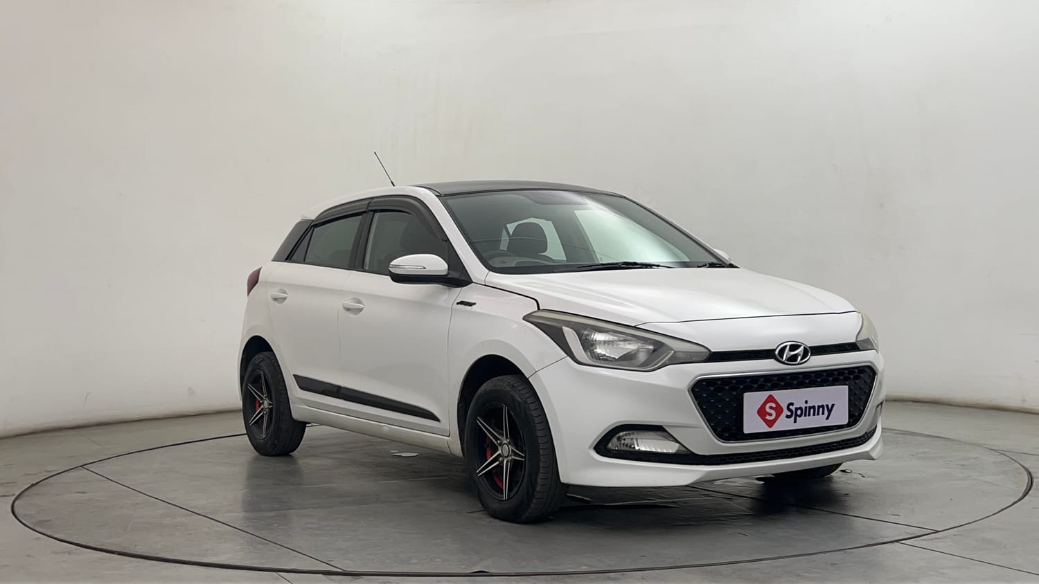 Used 2016 Hyundai Elite i20 Sportz 1.2 Petrol Manual exterior RIGHT FRONT CORNER VIEW