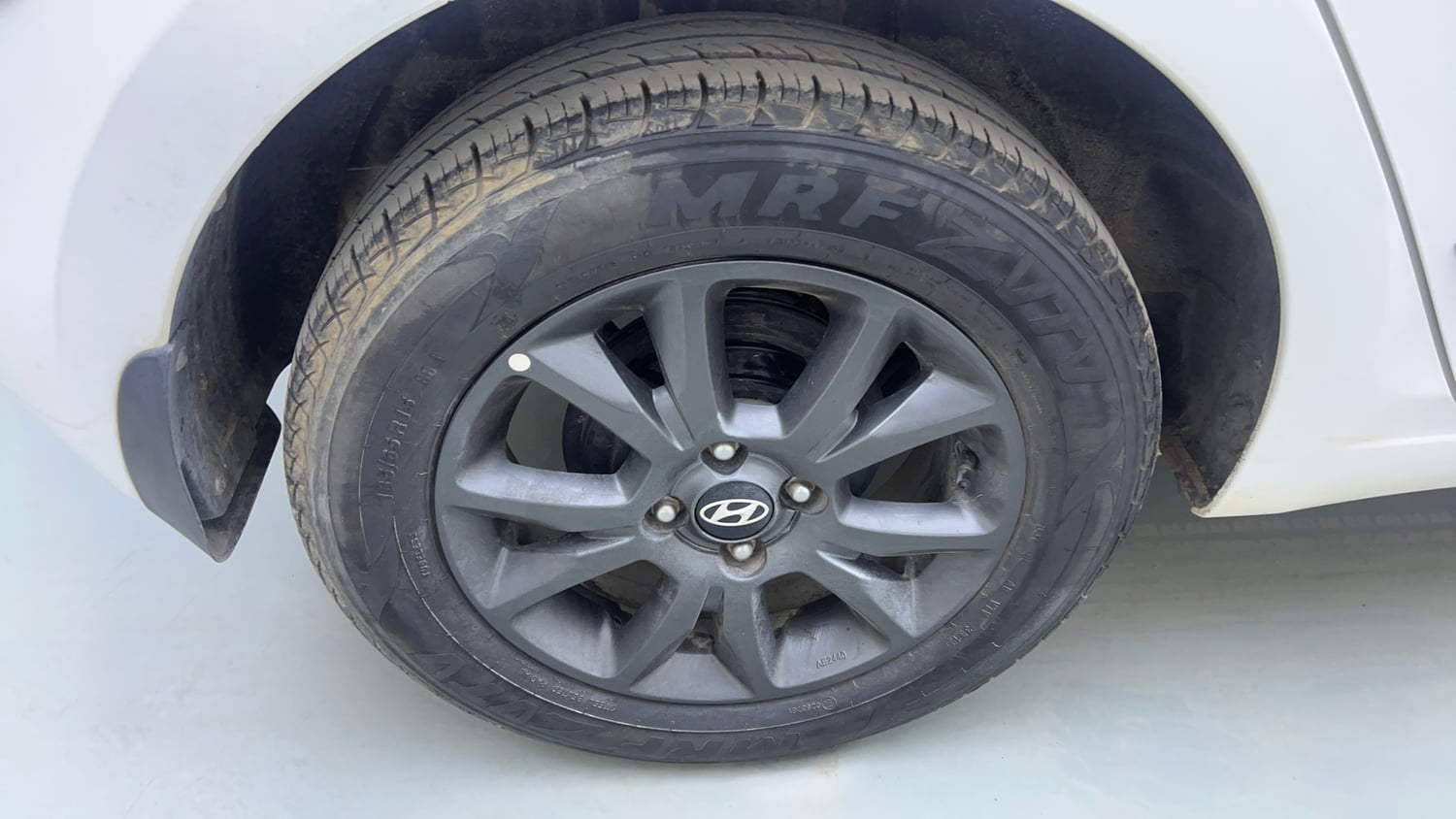 Used 2019 Hyundai Elite i20 Sportz Plus 1.2 Petrol Manual tyres RIGHT REAR TYRE RIM VIEW