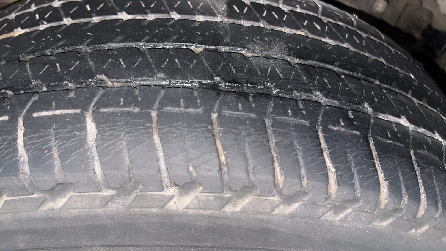 Used 2019 Mahindra XUV500 W9 AT Diesel Automatic tyres LEFT REAR TYRE TREAD VIEW