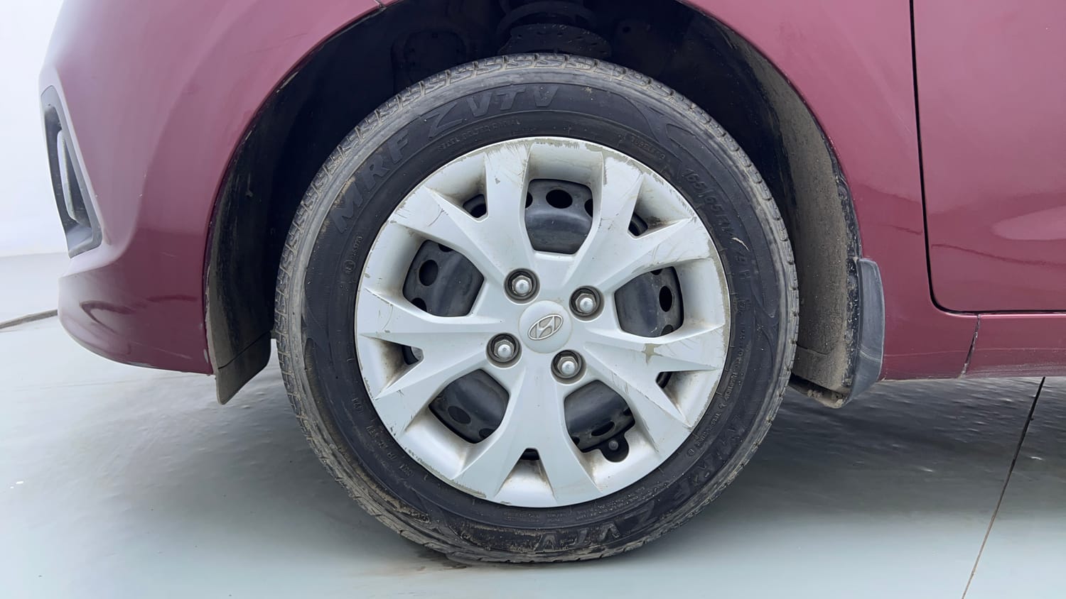Used 2014 Hyundai Grand i10 Magna 1.2 Kappa VTVT Petrol Manual tyres LEFT FRONT TYRE RIM VIEW