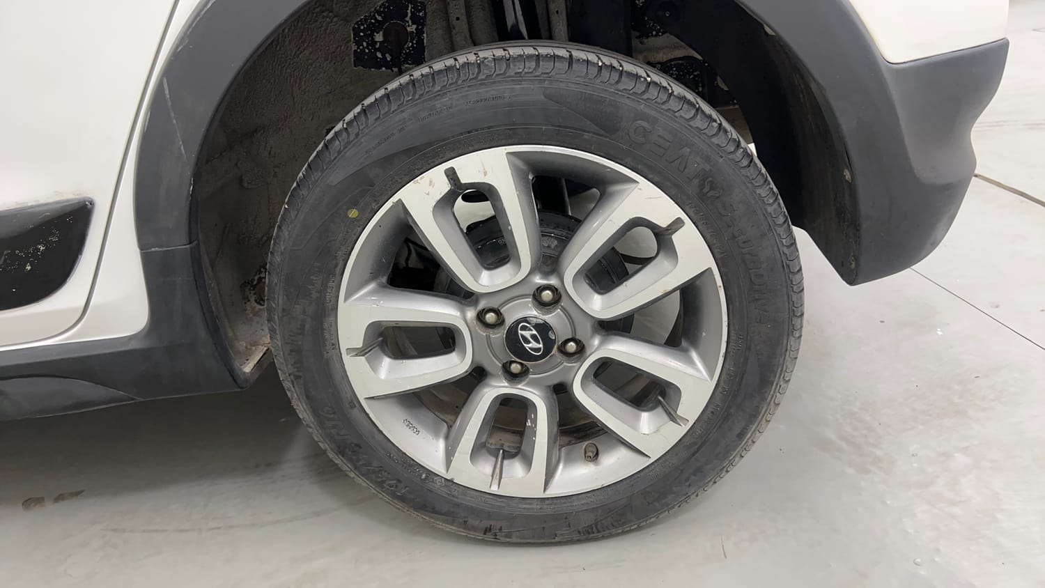 Used 2016 Hyundai i20 Active 1.2 SX Petrol Manual tyres LEFT REAR TYRE RIM VIEW