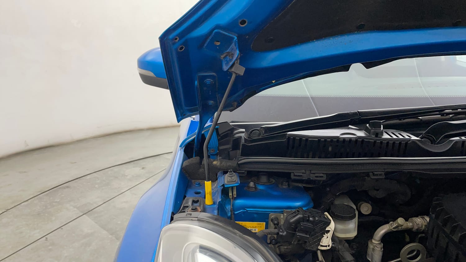 Used 2019 Tata Nexon XZ Plus Diesel Diesel Manual engine ENGINE RIGHT SIDE HINGE & APRON VIEW