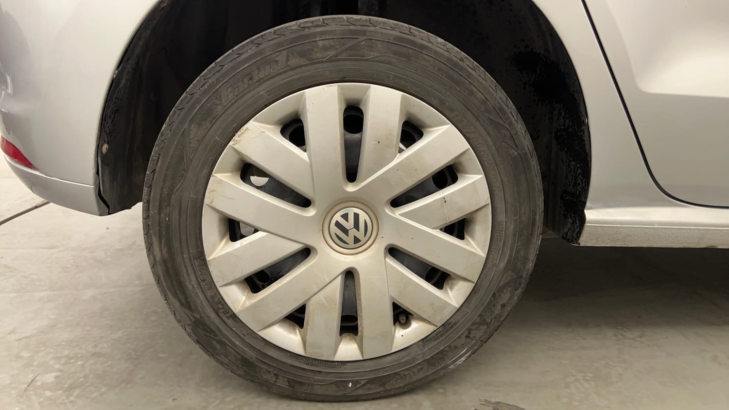 Used 2015 Volkswagen Polo Comfortline 1.2L (P) Petrol Manual tyres RIGHT REAR TYRE RIM VIEW