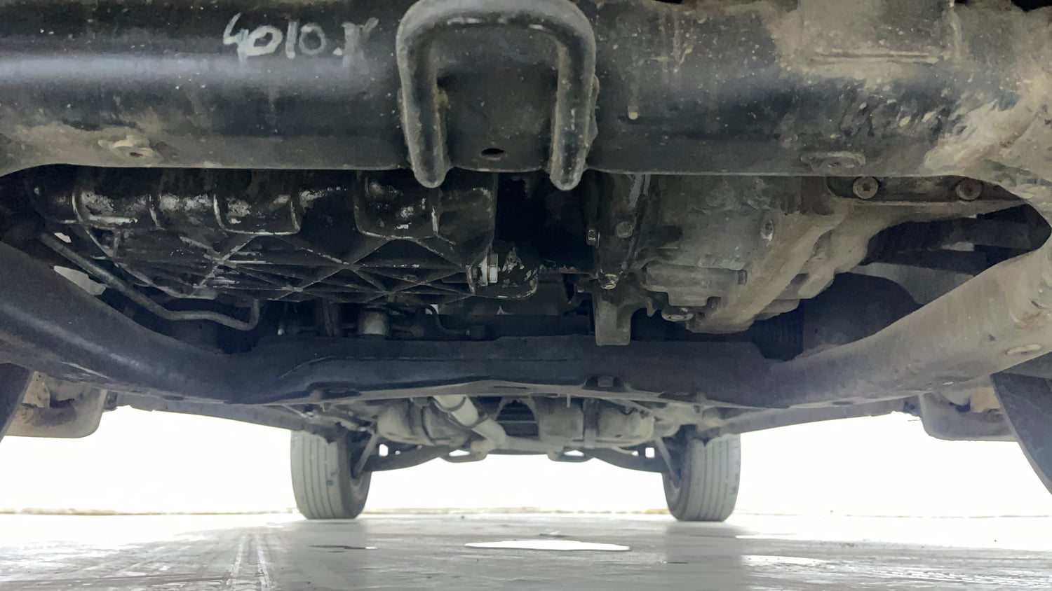 Used 2016 Mahindra XUV500 W10 AT Diesel Automatic extra FRONT LEFT UNDERBODY VIEW