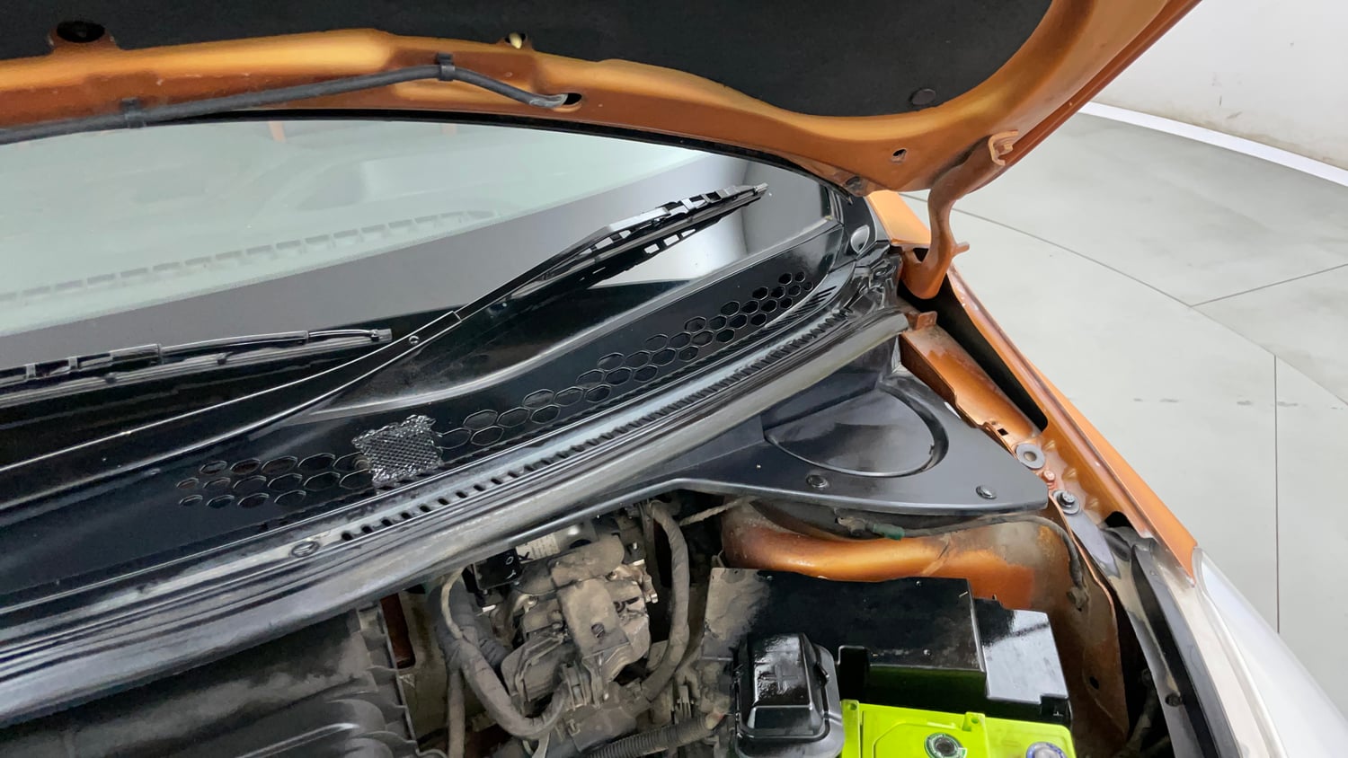 Used 2016 Tata Tiago Revotron XT Petrol Manual engine ENGINE LEFT SIDE HINGE & APRON VIEW