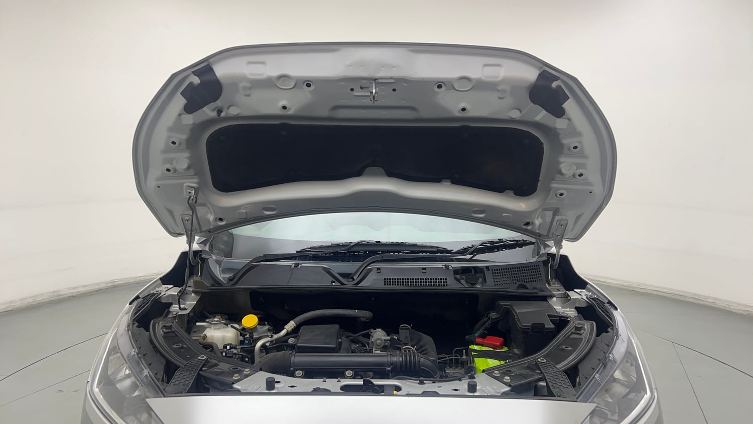Used 2021 Nissan Magnite XE Petrol Manual engine ENGINE & BONNET OPEN FRONT VIEW