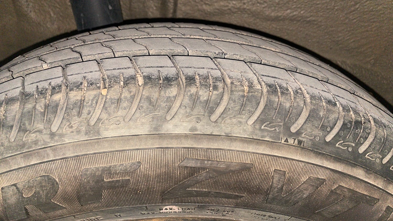 Used 2024 Maruti Suzuki Wagon R VXI 1.0 AGS Petrol Automatic tyres RIGHT REAR TYRE TREAD VIEW