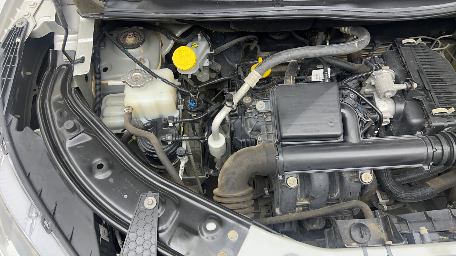 Used 2021 Nissan Magnite XE Petrol Manual engine ENGINE RIGHT SIDE VIEW