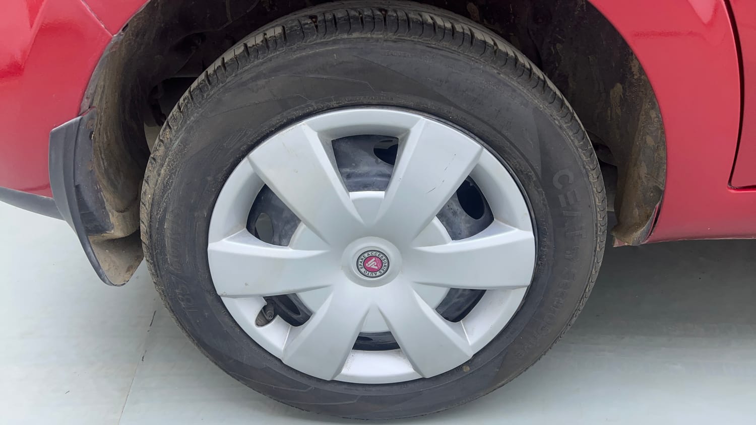 Used 2015 Tata Zest XMS Petrol Petrol Manual tyres RIGHT REAR TYRE RIM VIEW