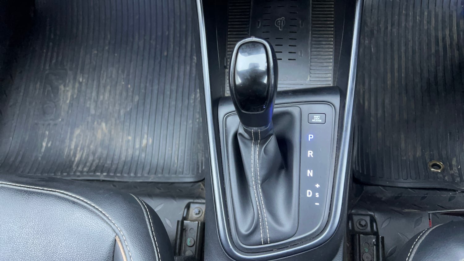 Used 2021 Hyundai New i20 Asta (O) 1.0 Turbo DCT Petrol Automatic interior GEAR  KNOB VIEW