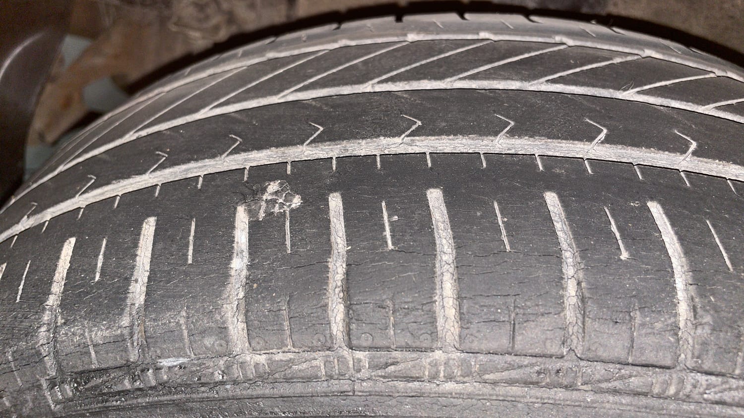 Used 2015 Hyundai Grand i10 Sportz 1.2 Kappa VTVT Petrol Manual tyres RIGHT REAR TYRE TREAD VIEW
