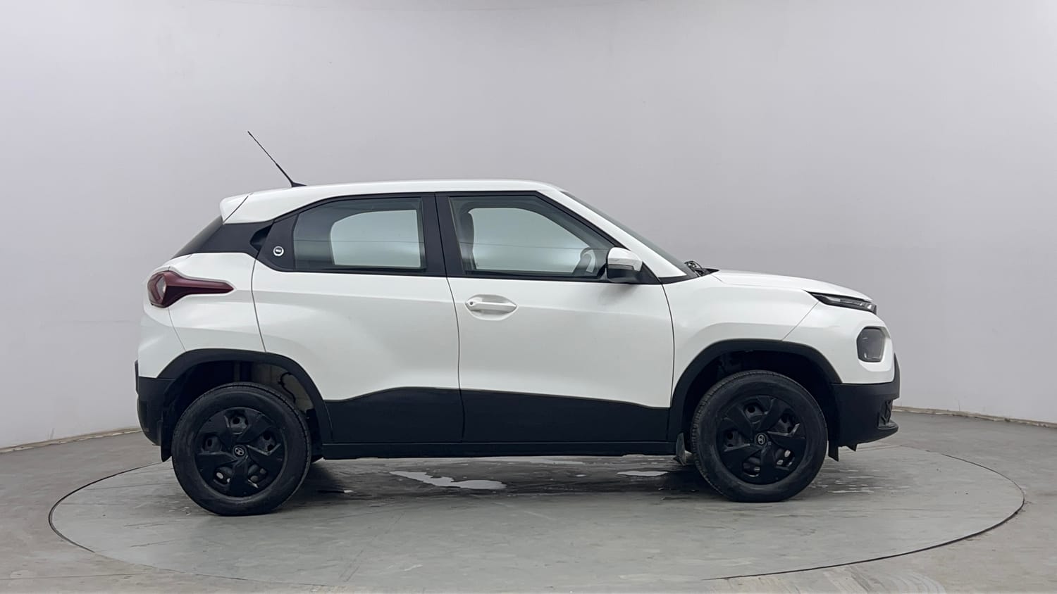 Used 2024 Tata Punch Adventure MT Petrol Manual exterior RIGHT SIDE VIEW