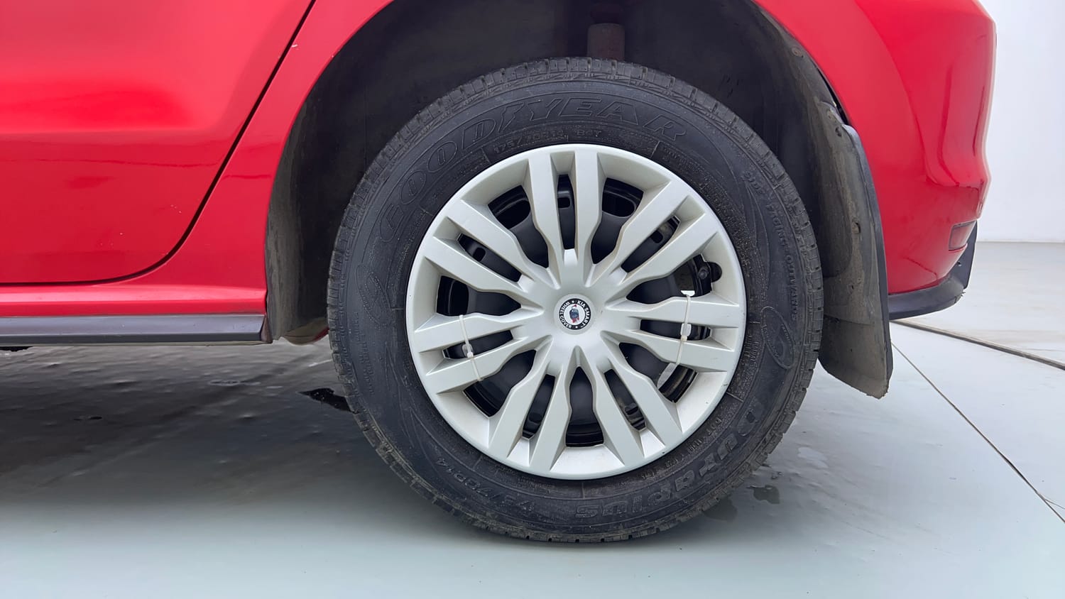 Used 2021 Volkswagen Polo Trendline 1.0L MPI Petrol Manual tyres LEFT REAR TYRE RIM VIEW